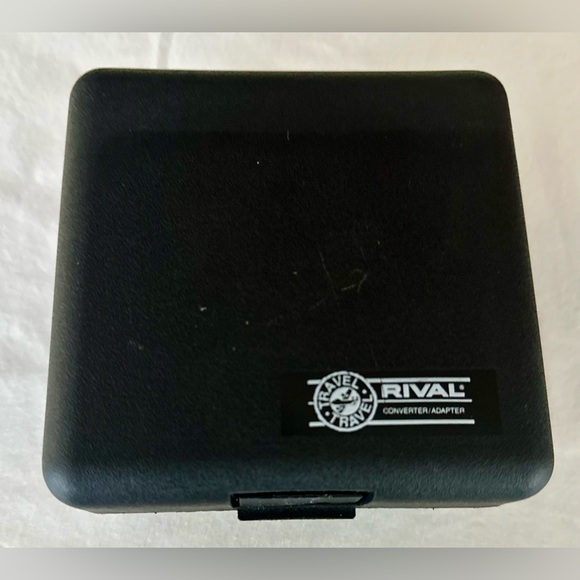 Rival Travel Electrical Voltage Converter Dual Adapter Plug Set in Card Case - Picture 1 of 7
